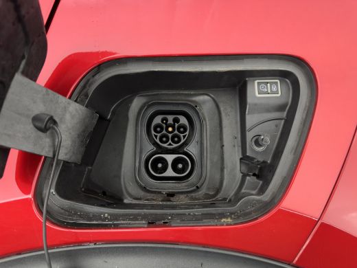 Peugeot e-2008 EV Allure 50 kWh [ 3-Fase ] {SOH-84%} (INCL-BTW) *PANO | LEATHER-FABRIC | FULL-LED | SPORT-SEATS ... ActivLease financial lease