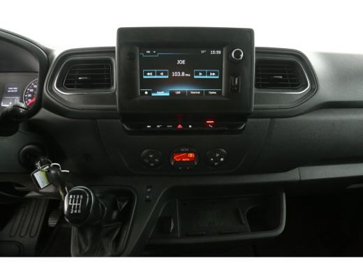 Renault Master 2.3 dCi 150PK L2H2 | 3-Zits | Clima | Camera | Cruise | Trekh. | 2xSchuifdeur | Parkeersens. ActivLease financial lease