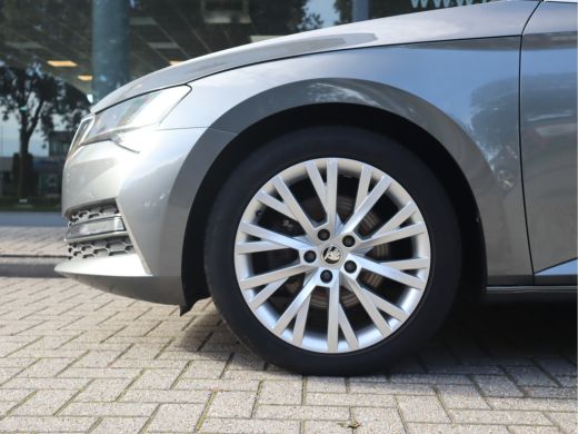 Skoda Superb Combi 1.4 TSI iV Business Edition Plus Adaptive Cruise ActivLease financial lease