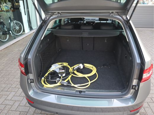 Skoda Superb Combi 1.4 TSI iV Business Edition Plus Adaptive Cruise ActivLease financial lease