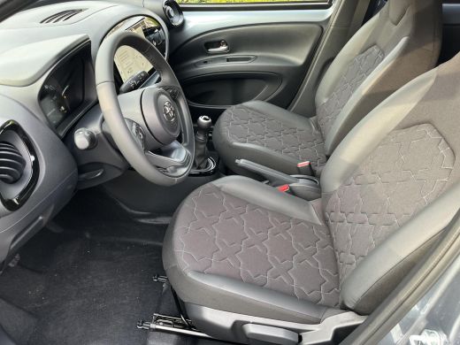 Toyota Aygo 1.0 VVT-i MT Envy | Celestite Grey met zwart dak | Nieuw uit voorraad leverbaar | ActivLease financial lease