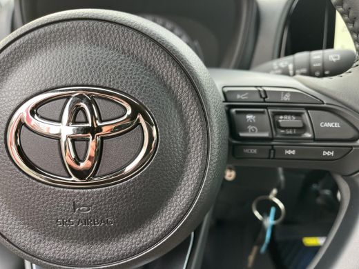 Toyota Aygo 1.0 VVT-i MT Envy | Celestite Grey met zwart dak | Nieuw uit voorraad leverbaar | ActivLease financial lease