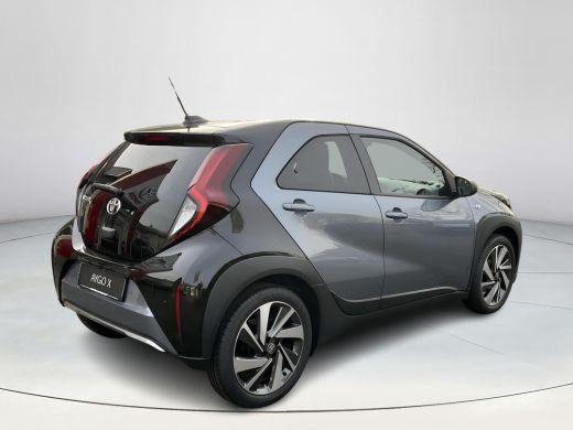 Toyota Aygo 1.0 VVT-i MT Envy | Celestite Grey met zwart dak | Nieuw uit voorraad leverbaar | ActivLease financial lease
