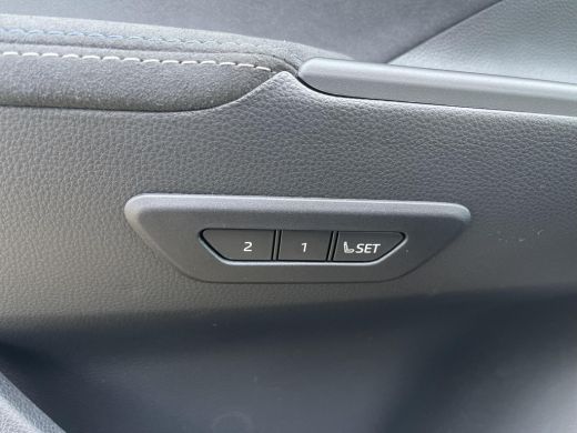 Toyota C-HR 1.8 Hybrid 140 Executive Plus Pack ActivLease financial lease