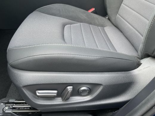 Toyota C-HR 1.8 Hybrid 140 Executive Plus Pack ActivLease financial lease