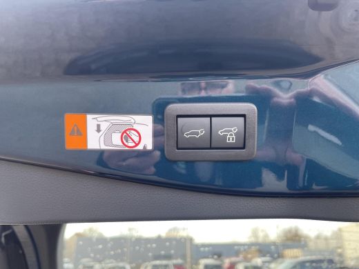 Toyota C-HR 1.8 Hybrid 140 Executive Plus Pack ActivLease financial lease