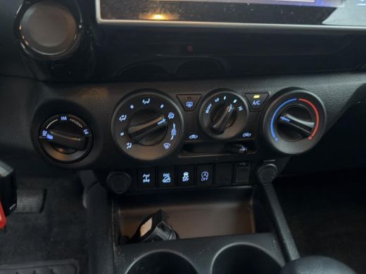 Toyota Hilux 2.4 D-4D-F Double Cab Professional | BE trekker | 5persoons | GRIJSKENTEKEN| Rollcover| Geheel ri... ActivLease financial lease