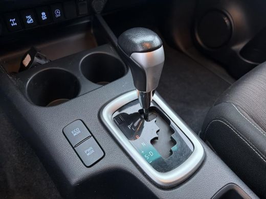 Toyota Hilux 2.4 D-4D-F Double Cab Professional | BE trekker | 5persoons | GRIJSKENTEKEN| Rollcover| Geheel ri... ActivLease financial lease