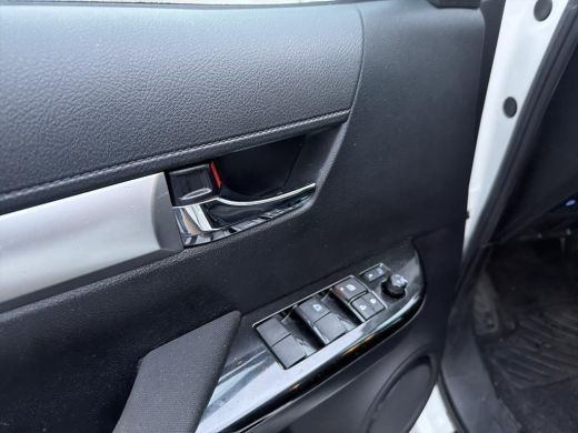 Toyota Hilux 2.4 D-4D-F Double Cab Professional | BE trekker | 5persoons | GRIJSKENTEKEN| Rollcover| Geheel ri... ActivLease financial lease