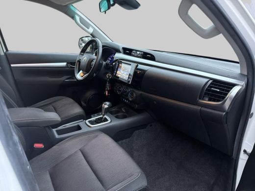 Toyota Hilux 2.4 D-4D-F Double Cab Professional | BE trekker | 5persoons | GRIJSKENTEKEN| Rollcover| Geheel ri... ActivLease financial lease