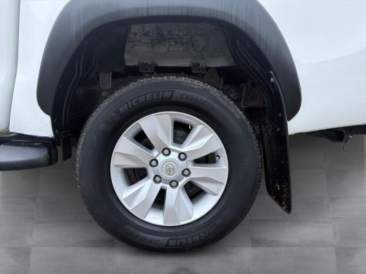 Toyota Hilux 2.4 D-4D-F Double Cab Professional | BE trekker | 5persoons | GRIJSKENTEKEN| Rollcover| Geheel ri... ActivLease financial lease
