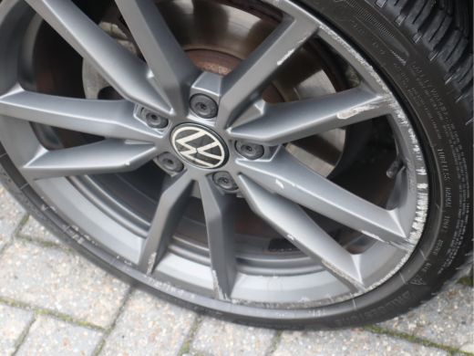 Volkswagen Golf 1.5 TSI Life Business / LED ActivLease financial lease