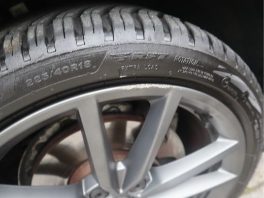 Volkswagen Golf 1.5 TSI Life Business / LED ActivLease financial lease