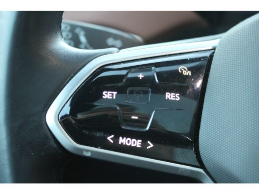 Volkswagen ID.4 Tech 77 kWh SOh 91% PANO CAMERA MASSAGE 126000KM!!! ActivLease financial lease