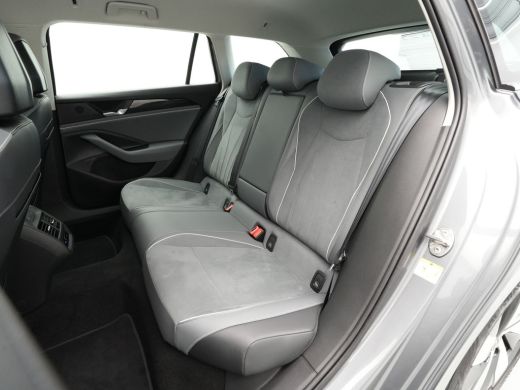 Volkswagen Passat Variant 1.5 eTSI 150pk Business Trekhaak Navigatie Camera Acc 112 ActivLease financial lease