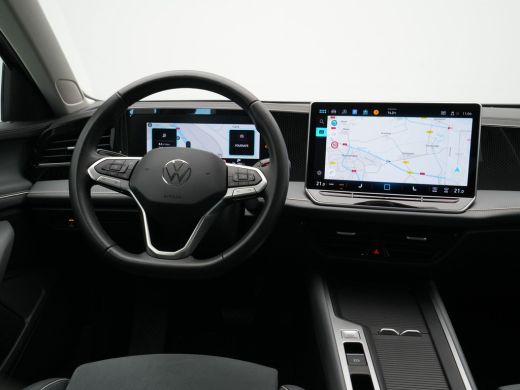 Volkswagen Passat Variant 1.5 eTSI 150pk Business Trekhaak Navigatie Camera Acc 112 ActivLease financial lease