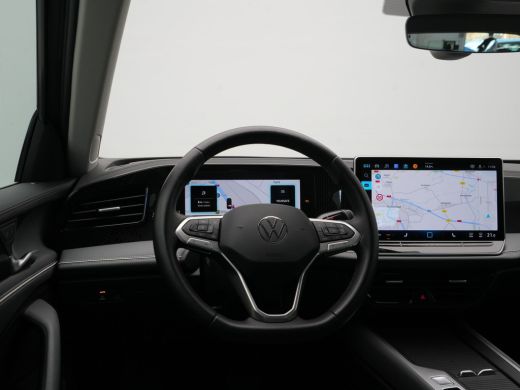 Volkswagen Passat Variant 1.5 eTSI 150pk Business Trekhaak Navigatie Camera Acc 112 ActivLease financial lease