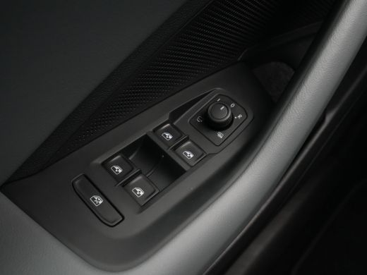 Volkswagen Passat Variant 1.5 eTSI 150pk Business Trekhaak Navigatie Camera Acc 112 ActivLease financial lease