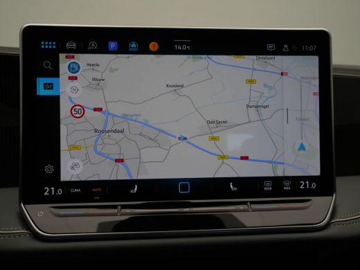 Volkswagen Passat Variant 1.5 eTSI 150pk Business Trekhaak Navigatie Camera Acc 112 ActivLease financial lease