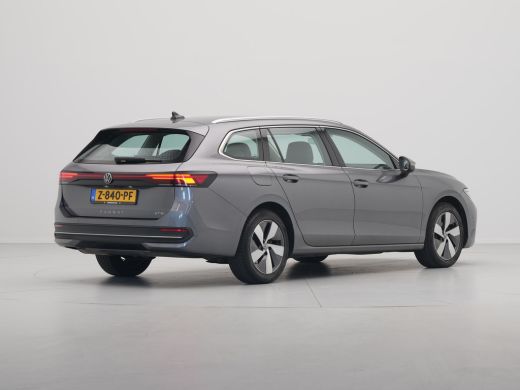 Volkswagen Passat Variant 1.5 eTSI 150pk Business Trekhaak Navigatie Camera Acc 112 ActivLease financial lease