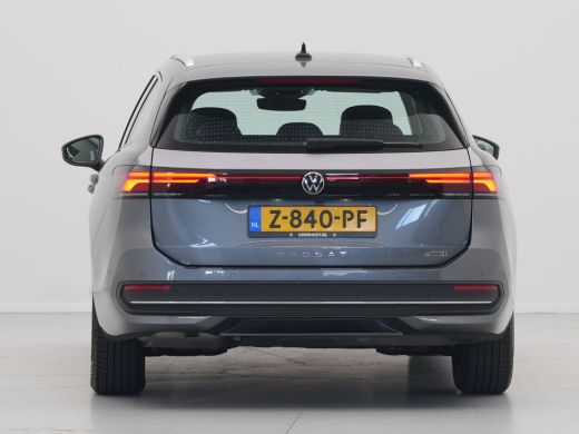 Volkswagen Passat Variant 1.5 eTSI 150pk Business Trekhaak Navigatie Camera Acc 112 ActivLease financial lease