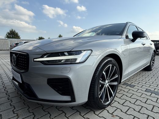 Volvo  V60 T6 Plug-in hybrid AWD Ultra Dark | Panoramadak | Head-up Display | Harman Kardon | Leder | Adapti... ActivLease financial lease