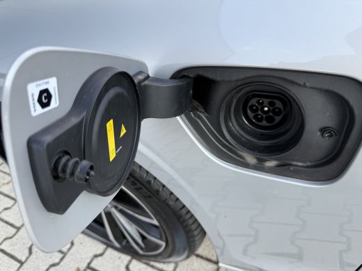 Volvo  V60 T6 Plug-in hybrid AWD Ultra Dark | Panoramadak | Head-up Display | Harman Kardon | Leder | Adapti... ActivLease financial lease