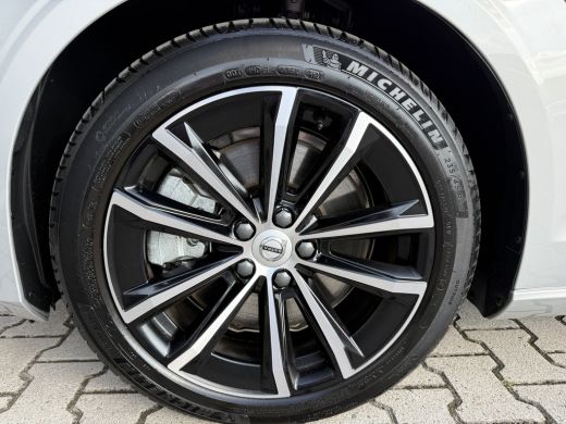 Volvo  V60 T6 Plug-in hybrid AWD Ultra Dark | Panoramadak | Head-up Display | Harman Kardon | Leder | Adapti... ActivLease financial lease