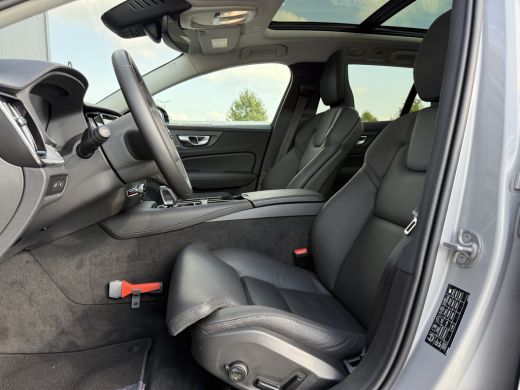 Volvo  V60 T6 Plug-in hybrid AWD Ultra Dark | Panoramadak | Head-up Display | Harman Kardon | Leder | Adapti... ActivLease financial lease