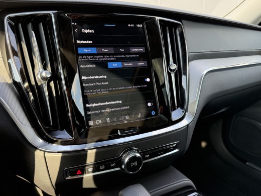 Volvo  V60 T6 Plug-in hybrid AWD Ultra Dark | Panoramadak | Head-up Display | Harman Kardon | Leder | Adapti... ActivLease financial lease