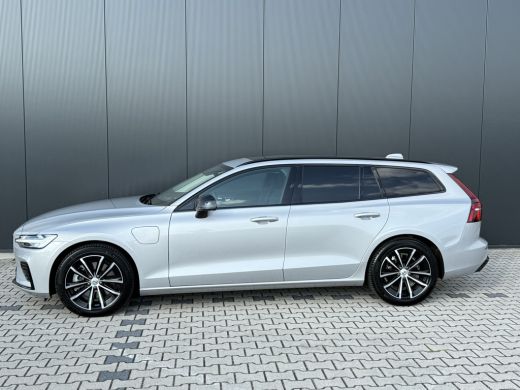 Volvo  V60 T6 Plug-in hybrid AWD Ultra Dark | Panoramadak | Head-up Display | Harman Kardon | Leder | Adapti... ActivLease financial lease