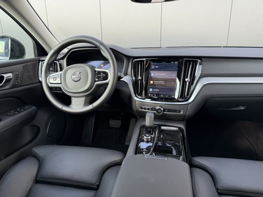 Volvo  V60 T6 Plug-in hybrid AWD Ultra Dark | Panoramadak | Head-up Display | Harman Kardon | Leder | Adapti... ActivLease financial lease
