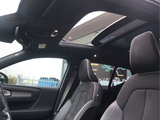 Volvo  XC40 1.5 T4 Recharge R-Design / NL Auto / Panodak ActivLease financial lease