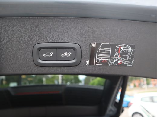 Volvo  XC40 1.5 T4 Recharge R-Design / NL Auto / Panodak ActivLease financial lease