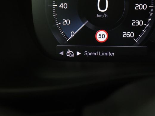 Volvo  XC40 2.0 T4 Inscription | Panoramadak | Leder | Adaptive cruise | Trekhaak | Stoelverwarming | 360 Cam... ActivLease financial lease