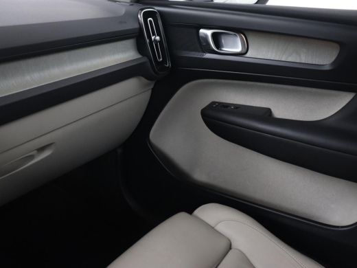 Volvo  XC40 2.0 T4 Inscription | Panoramadak | Leder | Adaptive cruise | Trekhaak | Stoelverwarming | 360 Cam... ActivLease financial lease