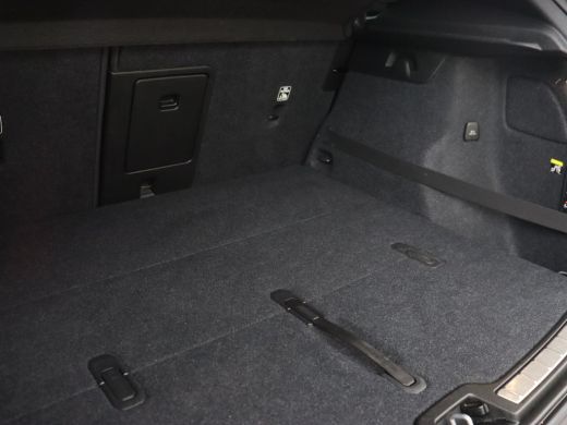 Volvo  XC40 2.0 T4 Inscription | Panoramadak | Leder | Adaptive cruise | Trekhaak | Stoelverwarming | 360 Cam... ActivLease financial lease