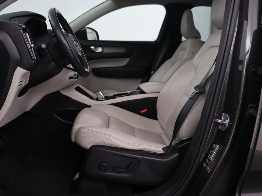 Volvo  XC40 2.0 T4 Inscription | Panoramadak | Leder | Adaptive cruise | Trekhaak | Stoelverwarming | 360 Cam... ActivLease financial lease