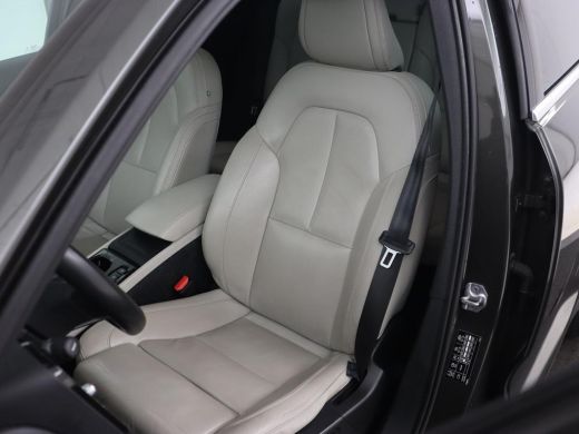 Volvo  XC40 2.0 T4 Inscription | Panoramadak | Leder | Adaptive cruise | Trekhaak | Stoelverwarming | 360 Cam... ActivLease financial lease