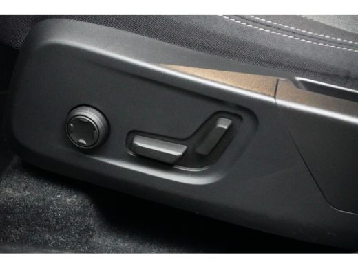 Volvo  XC40 Plus Dark Recharge Plug-In Hybrid | Harman Kardon | Cruise Control | Elek. Stoel | ActivLease financial lease