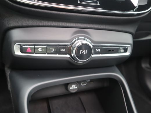 Volvo  XC40 Recharge P8 AWD R-Design / SOH 92% ActivLease financial lease