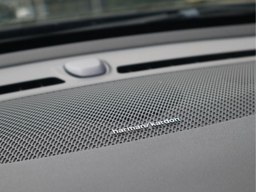 Volvo  XC40 Recharge P8 AWD R-Design / SOH 92% ActivLease financial lease