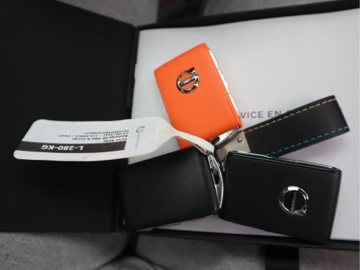 Volvo  XC40 Recharge P8 AWD R-Design / SOH 92% ActivLease financial lease