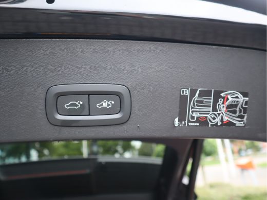 Volvo  XC40 Recharge P8 AWD R-Design / SOH 92% ActivLease financial lease