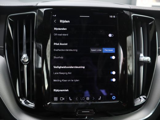 Volvo  XC60 2.0 B4 R-Design /  Leder / Facelift ActivLease financial lease