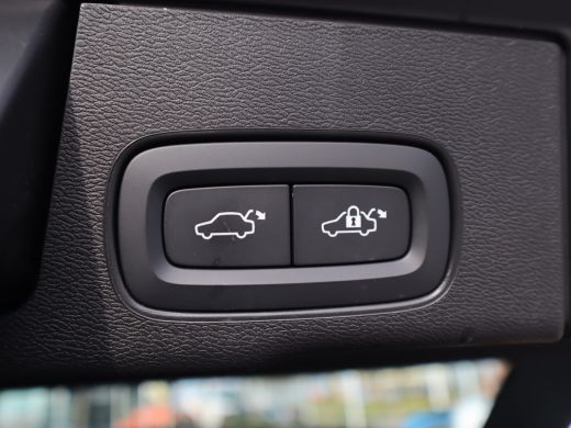 Volvo  XC60 2.0 B4 R-Design / Mild-Hybride / Leder / Facelift ActivLease financial lease