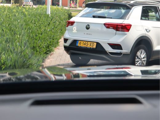 Volvo  XC60 2.0 B5 250 PK Momentum Exclusive / Panoramadak ActivLease financial lease