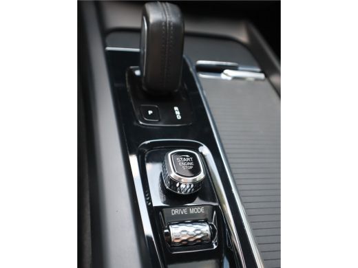 Volvo  XC60 2.0 B5 250 PK Momentum Exclusive / Panoramadak ActivLease financial lease