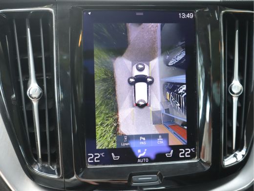 Volvo  XC60 2.0 B5 250 PK Momentum Exclusive / Panoramadak ActivLease financial lease