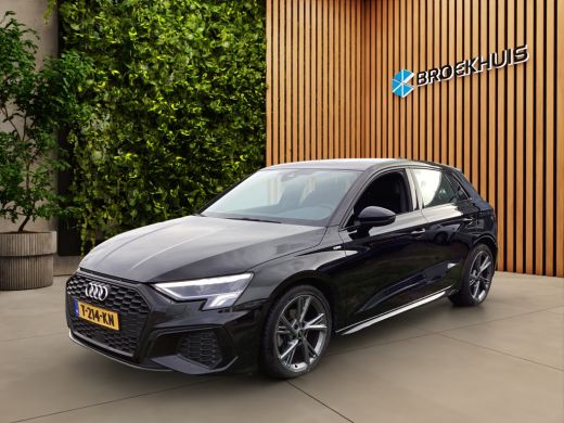 Audi A3 Sportback 30 TFSI S edition | Black optiek | Adaptive Cruise | LED | Sportstoelen | 18" Velgen